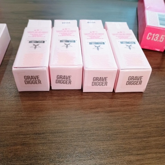 Bundle Of Jeffree Star Concealer, Lipsticks And Lip Gloss - Picture 5 of 7